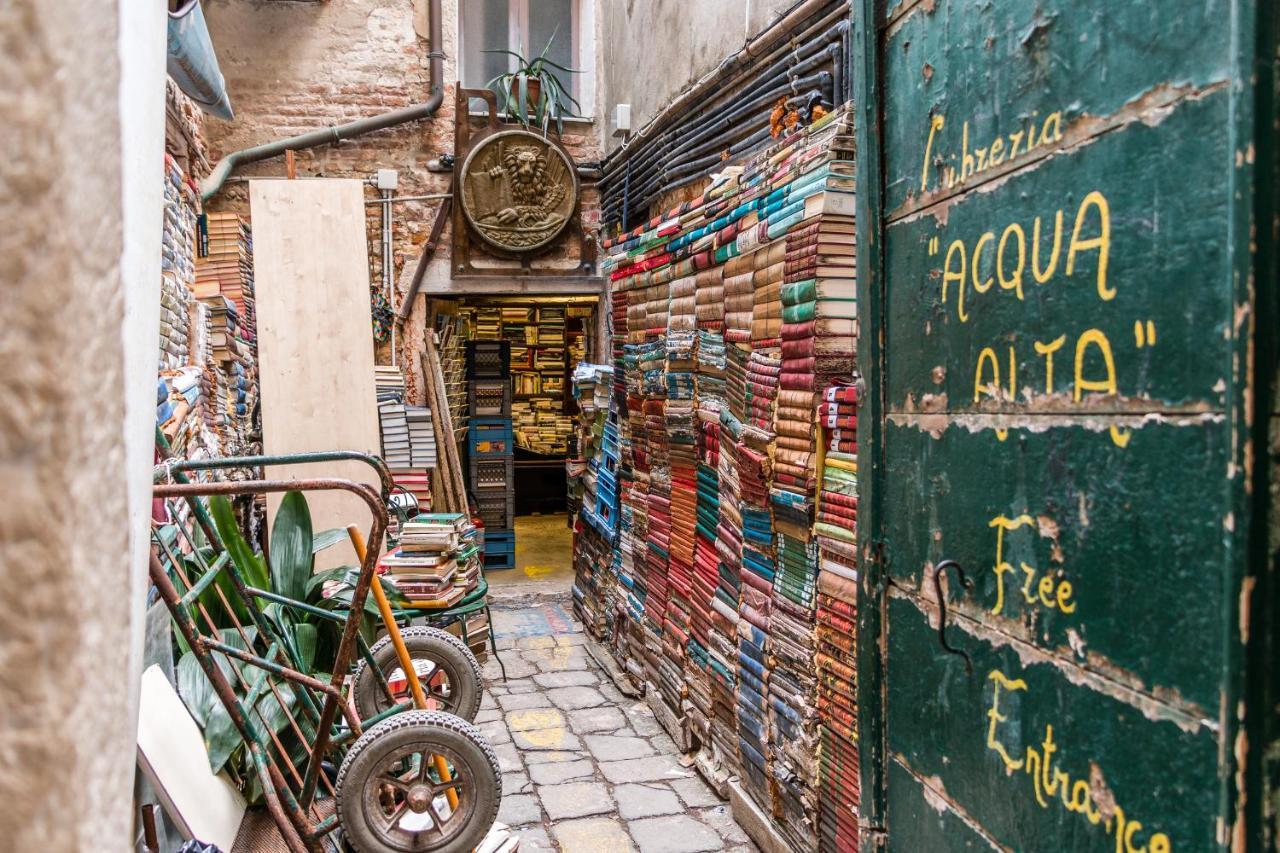 Doge'S Pantheon & St.Mark School In Hidden Venesia Bagian luar foto