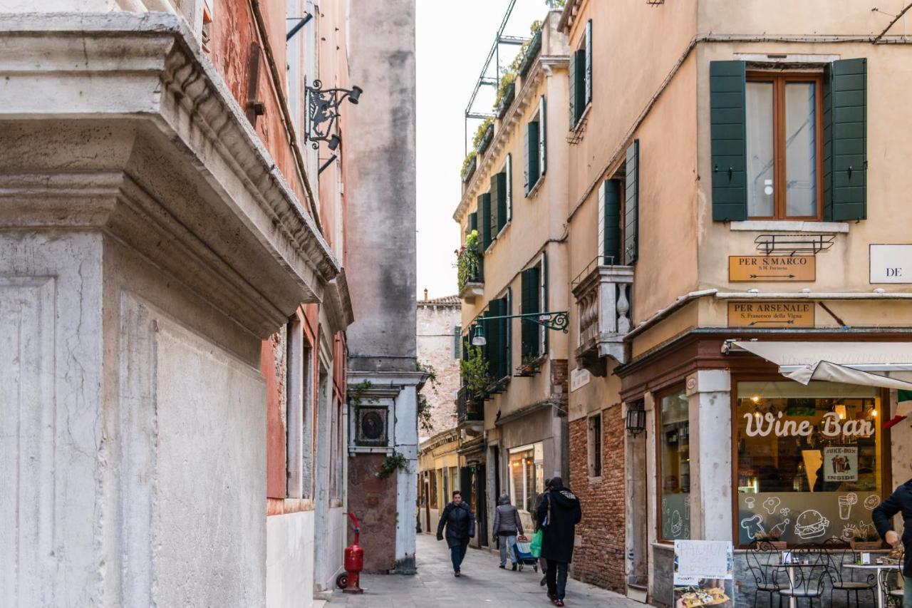 Doge'S Pantheon & St.Mark School In Hidden Venesia Bagian luar foto