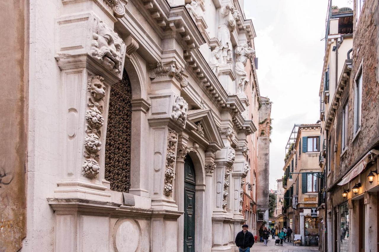 Doge'S Pantheon & St.Mark School In Hidden Venesia Bagian luar foto