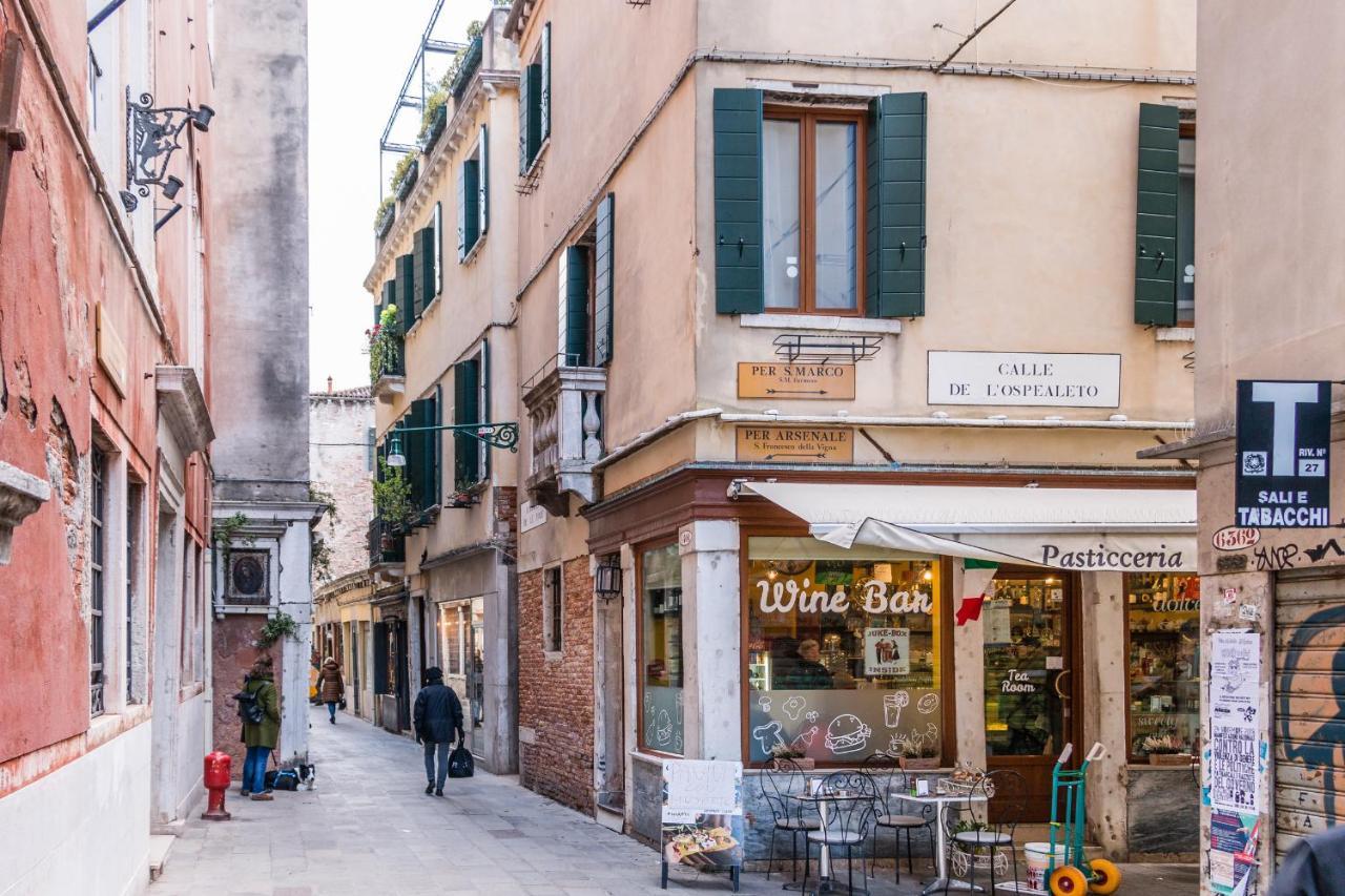 Doge'S Pantheon & St.Mark School In Hidden Venesia Bagian luar foto