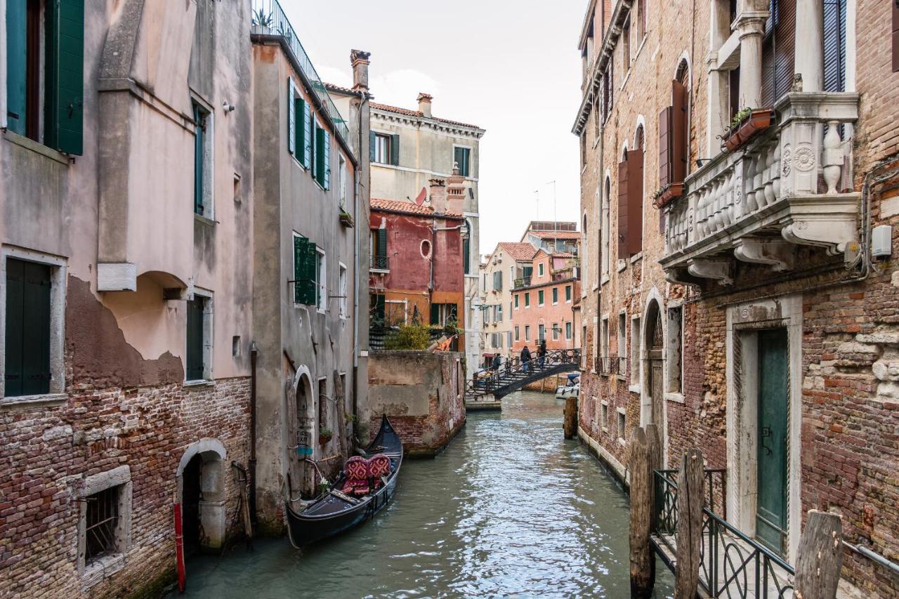 Doge'S Pantheon & St.Mark School In Hidden Venesia Bagian luar foto