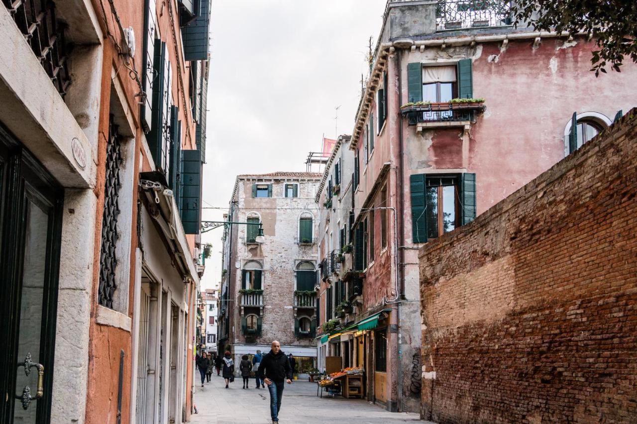Doge'S Pantheon & St.Mark School In Hidden Venesia Bagian luar foto