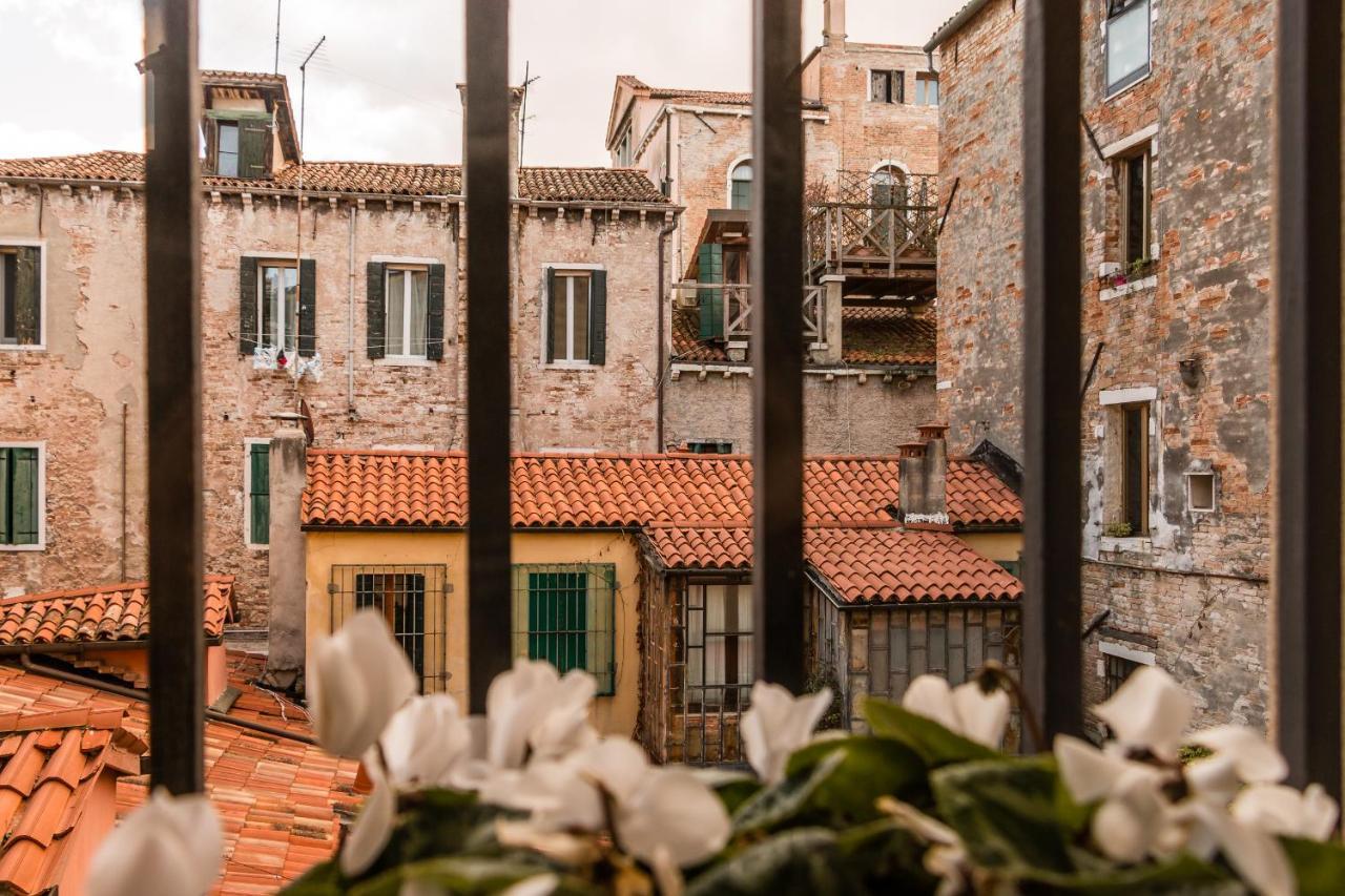 Doge'S Pantheon & St.Mark School In Hidden Venesia Bagian luar foto